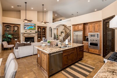 WHISPERING PALMS- SLEEPS 20 - Vacation PARADISE-4300SF Free Pool Heat; putt putt
