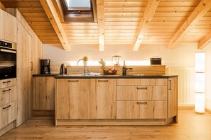 Kühlschrank, Ofen, Herdplatte, Geschirrspüler