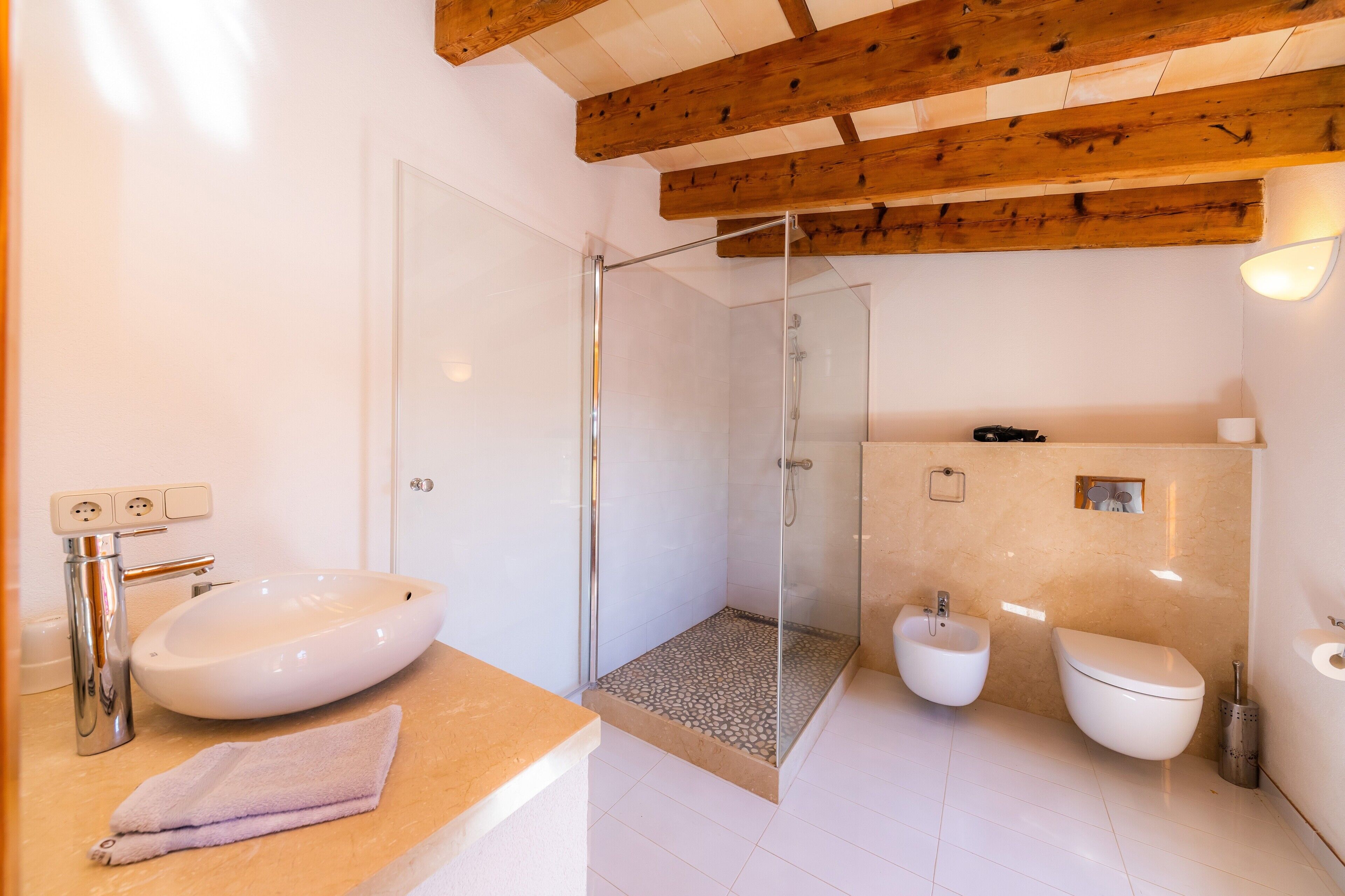 Shower, towels
