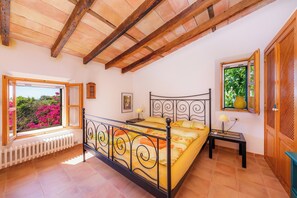 3 多间卧室、免费 WiFi、床单