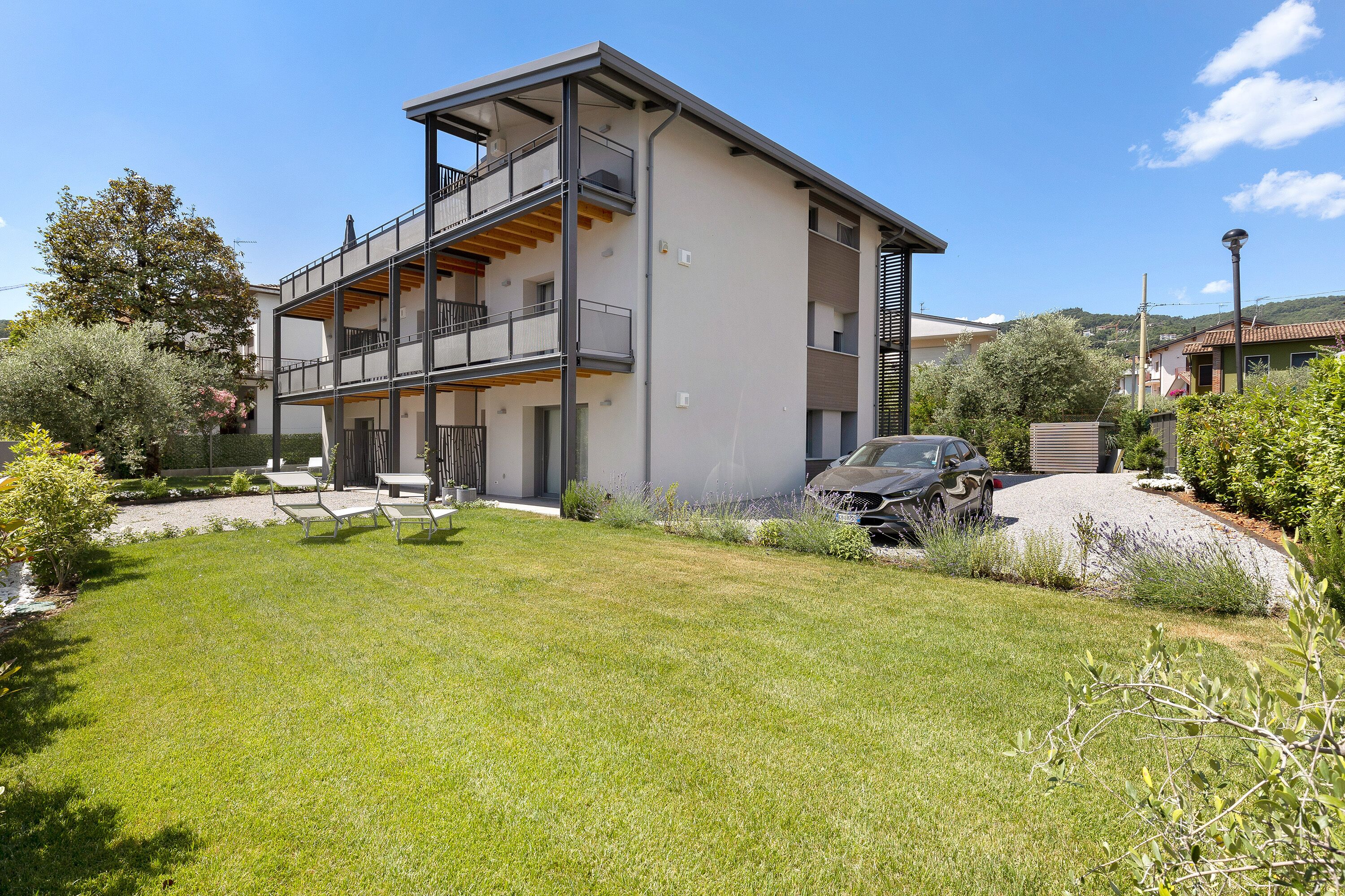 Villa Donne del Lago Apartment Marta with Lake View, Pool, Wi-Fi & Garden