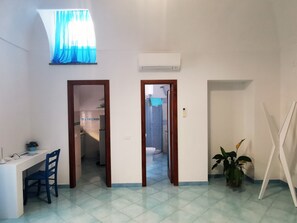 Interior - Apartment "La Casetta al Porto" with Wi-Fi & Air Conditioning (Ischia)