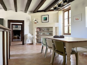 Dining - A Hidden Haven to Reconnect – Elegant Villa with Infinity Pool (Saint-Félix-de-Bourdeilles)