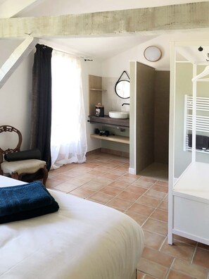 7 bedrooms, iron/ironing board, free WiFi, bed sheets