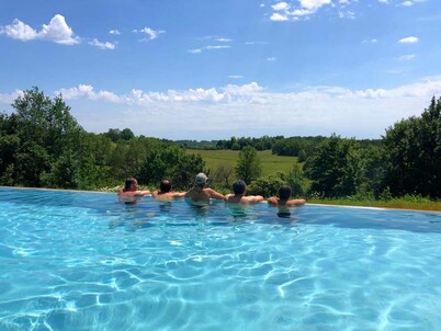 A hidden paradise to find yourself in. Large villa, infinity pool