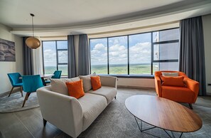 Deluxe Apartment | Desk, laptop workspace, soundproofing, iron/ironing board - The Curve by the Park (Syokimau)