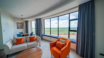 Deluxe Apartment | 2 bedrooms, desk, laptop workspace, soundproofing