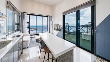 Quarto (B-dong Room 401 (Spa Ocean View)) | 1 quarto, Wi-Fi de cortesia, roupa de cama