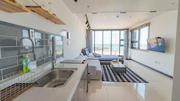 Zimmer (Building B Room 301 (Ocean view no sp) | 1 Schlafzimmer, kostenloses WLAN, Bettwäsche