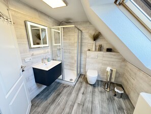 Unclassified image, 5 of 39, button