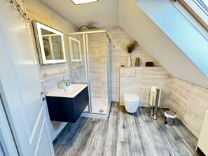 Unclassified image, 3 of 39, button