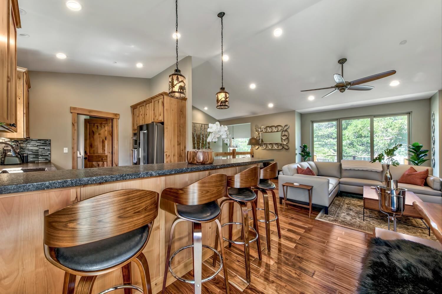 电视、壁炉、桌上足球、乒乓球