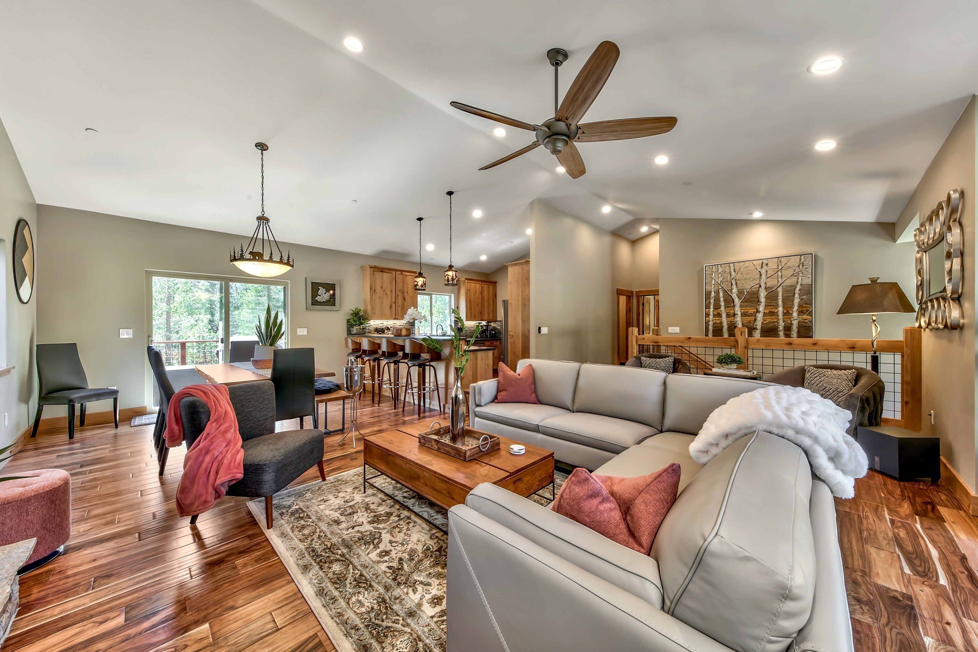 TV, lareira, pebolim, mesa de pingue-pongue