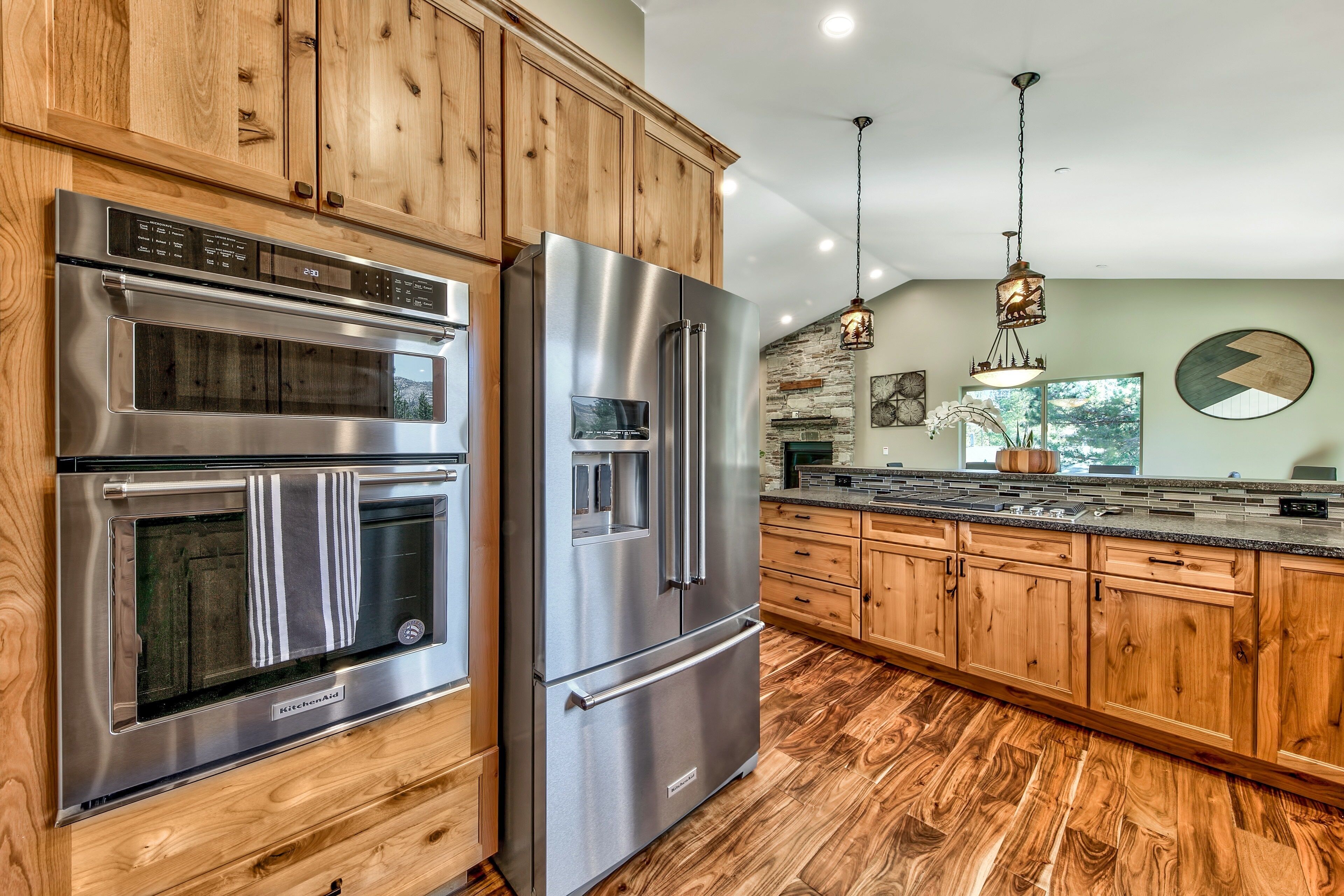 Geladeira, micro-ondas, fogão, cooktop