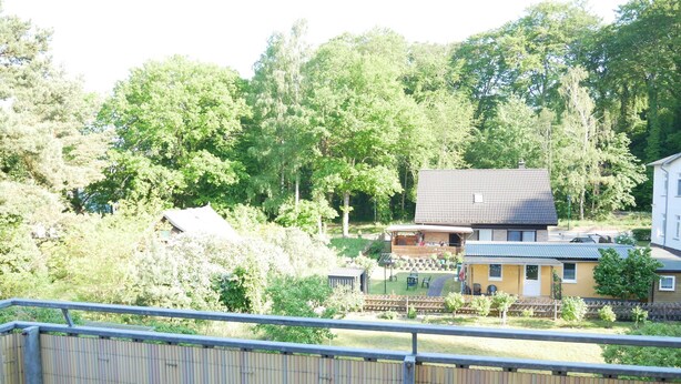 A residential area with houses surrounded by trees. - Fewo Wagner +nur 10 Gehminuten bis zum Ostseestrand+ - Ferienwohnung Wagner (Koserow)