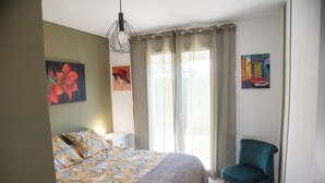 A bedroom with a bed, a chair, and artwork on the walls. - HOUSE, CONTEMPORARY COMFORT AND TRANQUILITY 15 MINUTES FROM THE BEACH  (Mauguio)