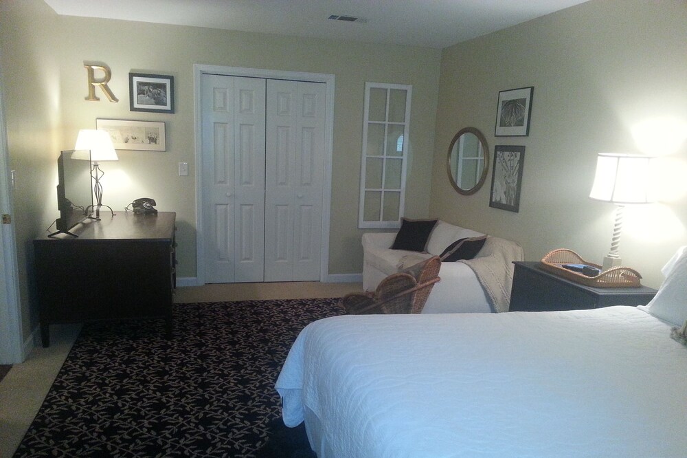 Spacious 2 Bedroom Private Suite - Atlanta