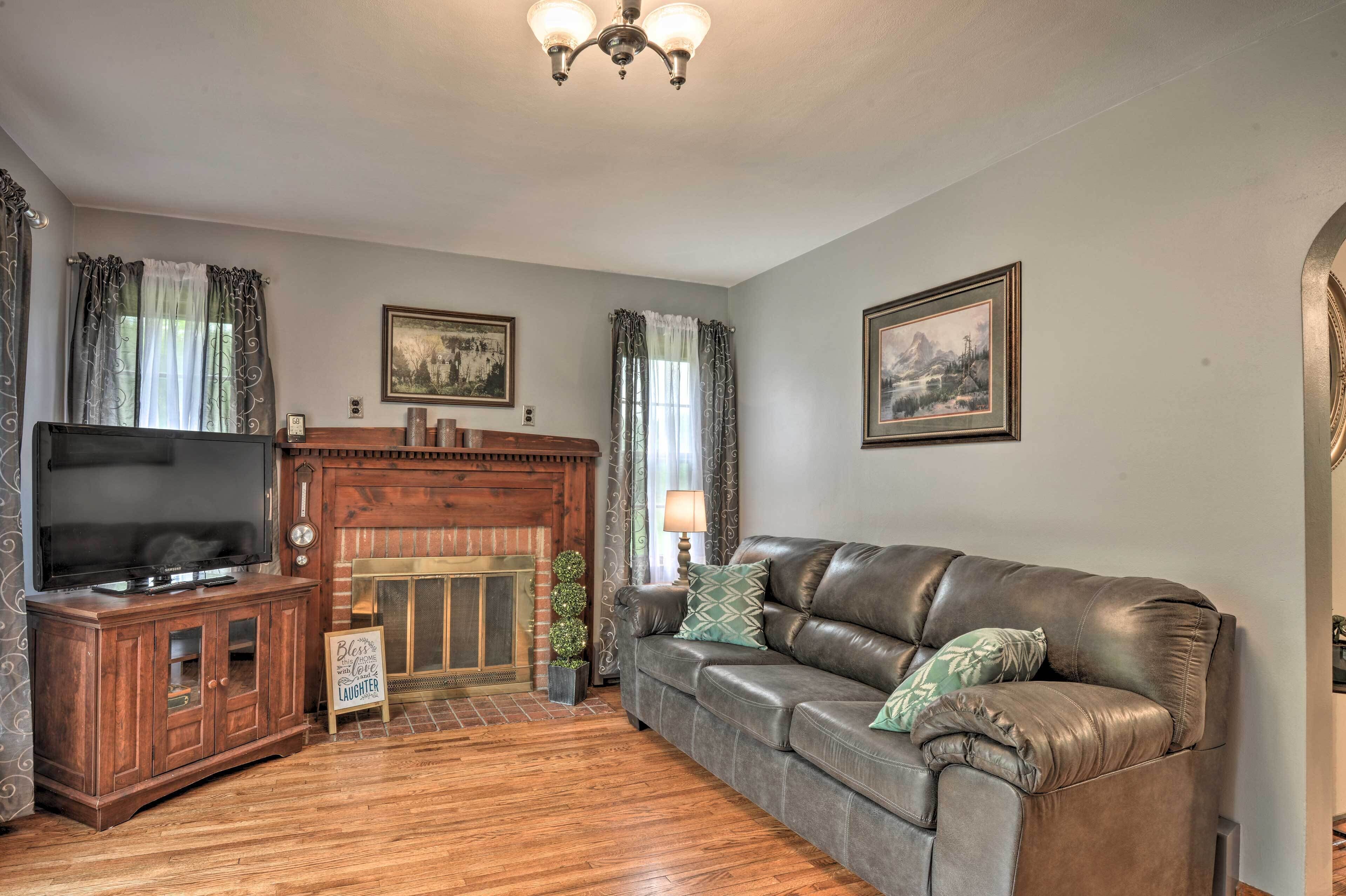 Cozy Family Home w/ Kayaks, Dock & Fire Pit!