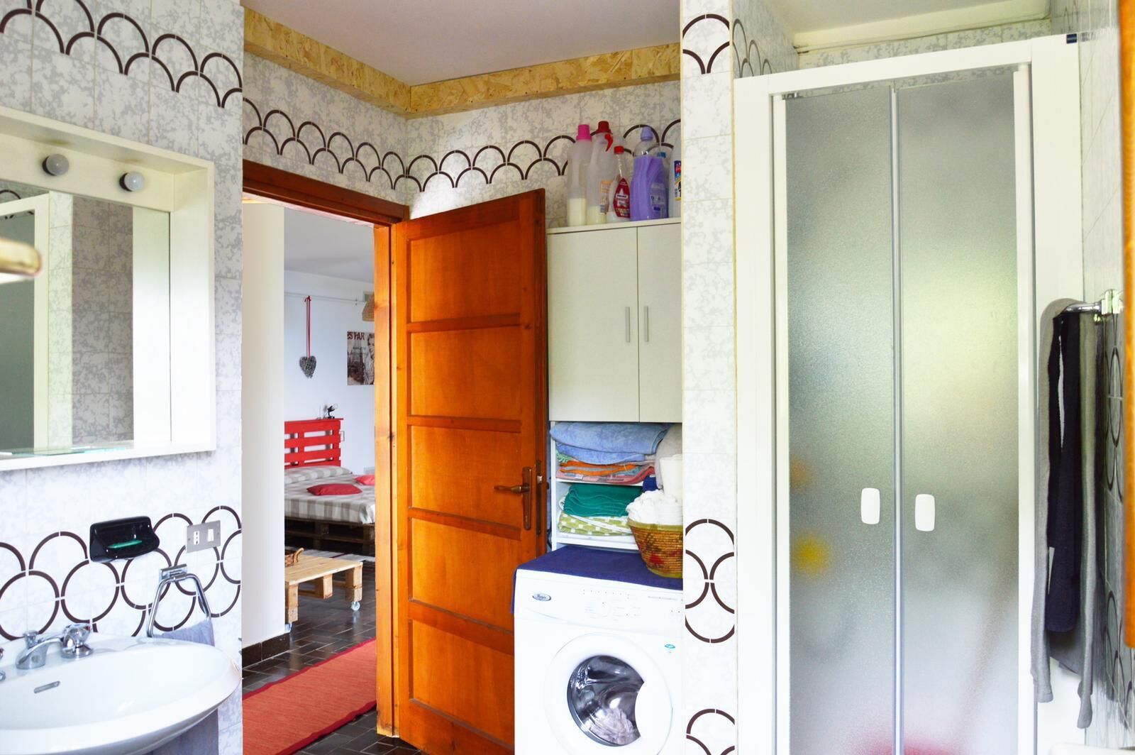 淋浴设施、吹风机、坐浴桶、毛巾