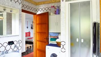 Doccia, asciugacapelli, bidet, asciugamani