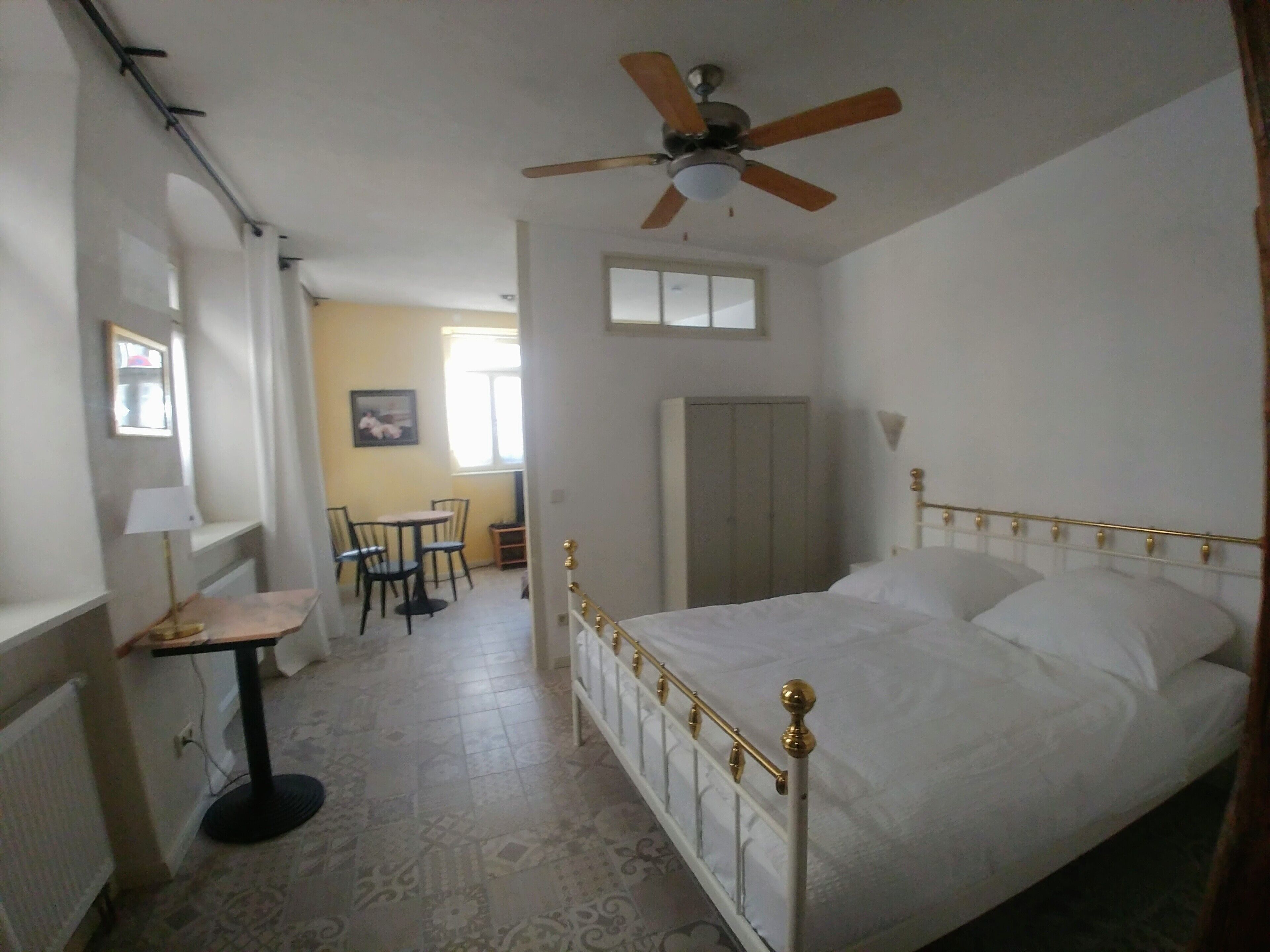 1 dormitorio, tabla de planchar con plancha, wifi gratis y ropa de cama