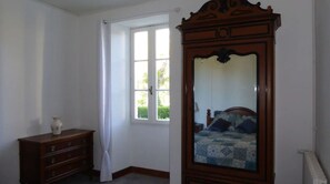 1 bedroom, desk, iron/ironing board, free WiFi