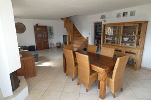 Dining - Jolie Maison Avec Piscine Proche Plage et Commerces (SAGONE)