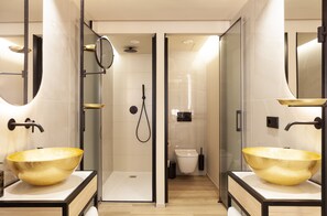 Eco-friendly toiletries, hair dryer, bathrobes, slippers - Nivia Born Boutique Hotel (Palma de Mallorca)