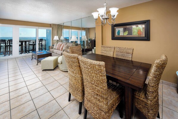 Interior - Sea Oats 203/🌊Gulf Front/ 🏖️Beach Service (Fort Walton Beach)