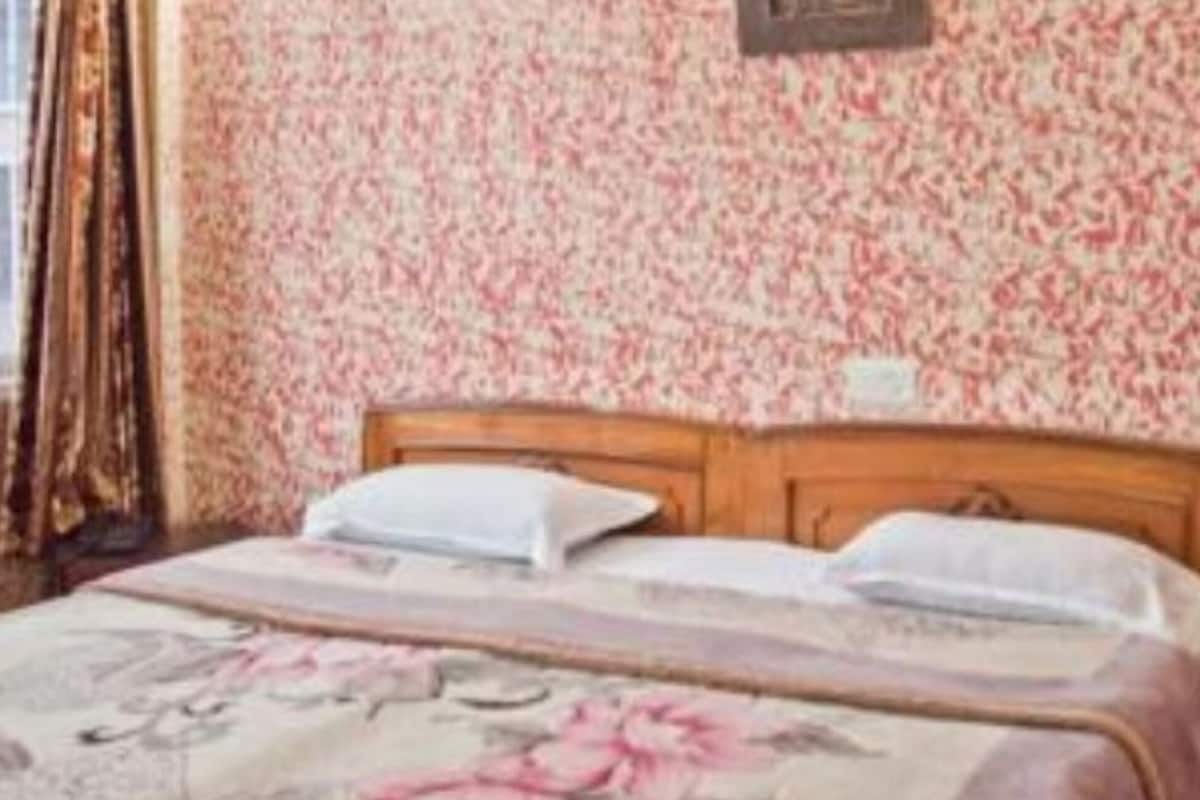 Deluxe Double Room, Multiple Beds | Egyptian cotton sheets, premium bedding, down comforters