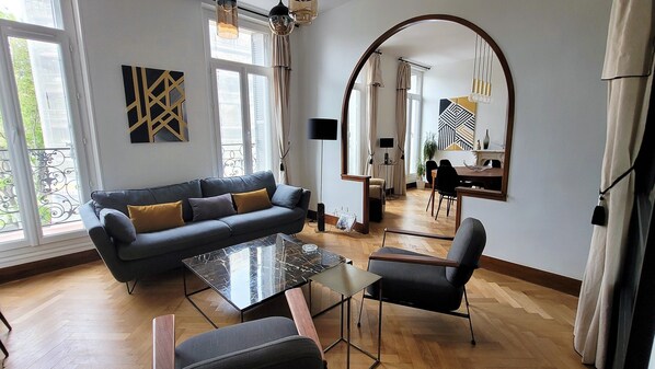 تلفزيون، كُتُب