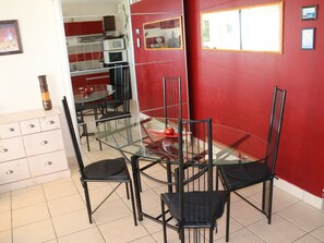 Dining - Sunny Apartment with Large Terrace, A/C, and Private Parking, Close to Beach (Cap d'Agde naturisme)