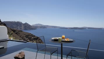 Daily continental breakfast (EUR 50 per person)