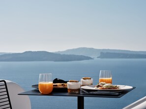 Daily continental breakfast for a fee - Abyss (Santorini)