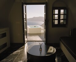 Suite superior | Ropa de cama de alta calidad, minibar, caja fuerte