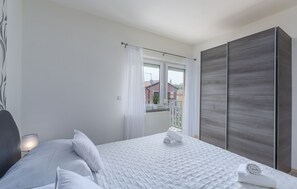 1 bedroom, WiFi, bed sheets