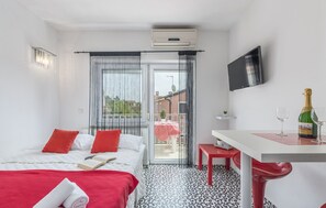 1 bedroom, WiFi, bed sheets