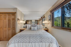 1 Schlafzimmer, Schreibtisch, Bügeleisen/Bügelbrett, Reisekinderbett