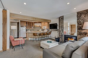 Interior - 🏔️Ski Access~Hot Tub~Studio Premier 105🏔️ (Snowmass Village)