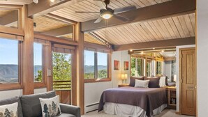 Smart TV, fireplace, DVD player - 🏔️Ski Access~Hot Tub~Top Floor~Studio Premier 111🏔️ (Snowmass Village)