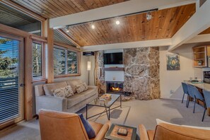 Smart-TV, Kamin, DVD-Player