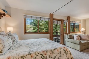 1 Schlafzimmer, Schreibtisch, Bügeleisen/Bügelbrett, Reisekinderbett
