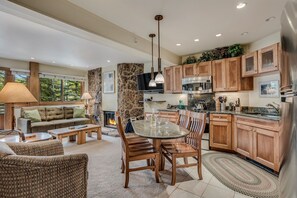 Smart TV, chimenea, reproductor de DVD