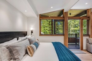 1 Schlafzimmer, Schreibtisch, Bügeleisen/Bügelbrett, Reisekinderbett