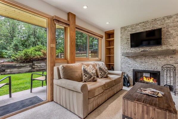 Smart TV, fireplace, DVD player