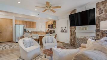 Smart-TV, Kamin, DVD-Player