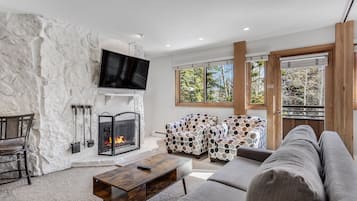 Älytelevisio, takka, DVD-soitin