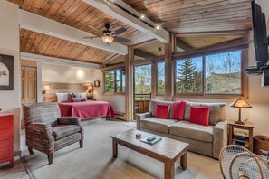 1 غرفة نوم ومكتب ومكواة/لوح كي وسرير سفر