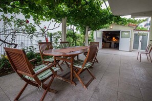 Apartment, 1 Queen Bed | Balcony