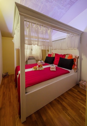 Apartment, 1 Queen Bed | 1 bedroom, iron/ironing board, free WiFi, bed sheets